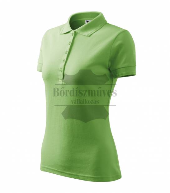 Bőrdíszmű, bőrdíszműves gyártás kereskedelem egyedi bőrdíszműves termékek, MALFINI, a.s., Adler női textil termékek forgalmazása, csomagküldés, 6500 Baja, Szeremlei u. 39., Bőrdíszműves Bt., Borsózöld színű női galléros póló